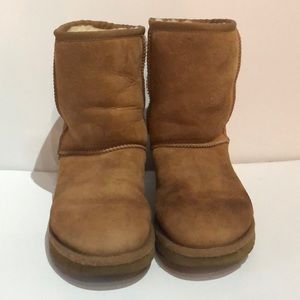UGG Classic Short II Chestnut Size 7